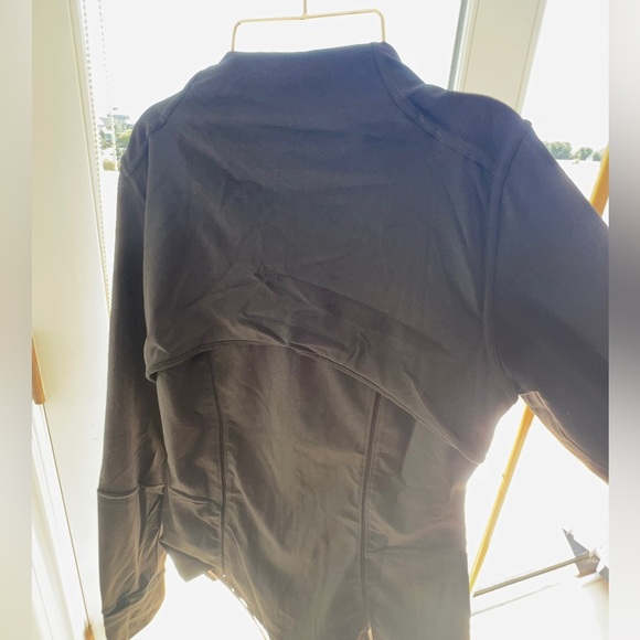 Black athletic jacket with silver slipper - Picture 2 of 3